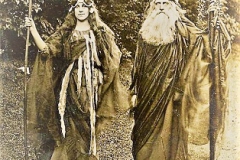Майская королева друидов и жрец.